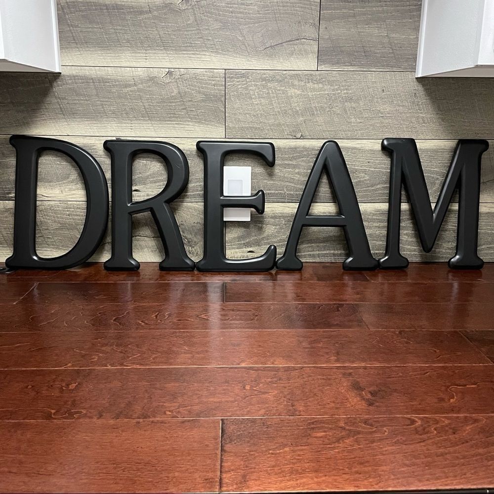 Wall Decor Individual Black Letters Spelling "Dream"